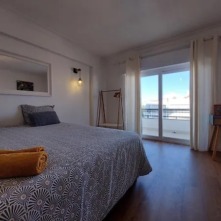 Kwatera prywatna Praia Dona Ana - Bedrooms In Shared Apartment *