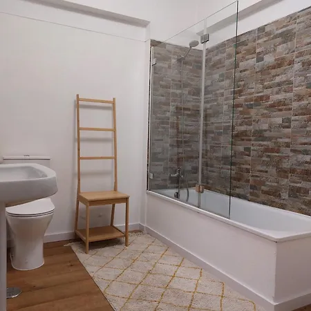 Praia Dona Ana - Bedrooms In Shared Apartment Kwatera prywatna