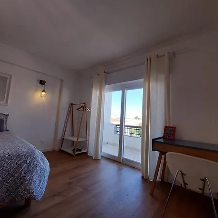 Kwatera prywatna Praia Dona Ana - Bedrooms In Shared Apartment *
