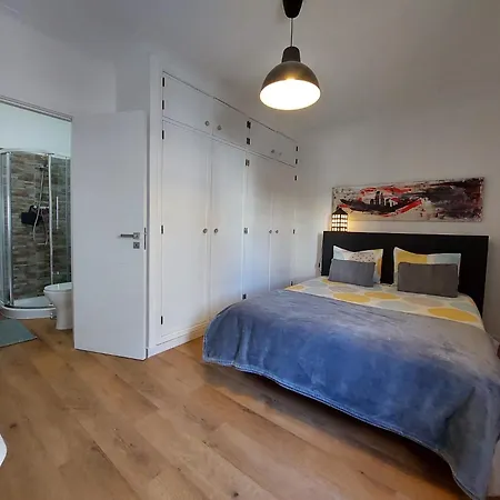 Kwatera prywatna Praia Dona Ana - Bedrooms In Shared Apartment